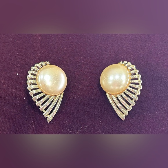 5 Pieces Of Vintage Earrings, All Signed - Picture 2 of 16